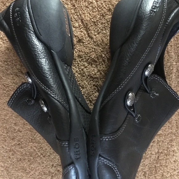 Taos Two Button Leather Shoes - Picture 3 of 4